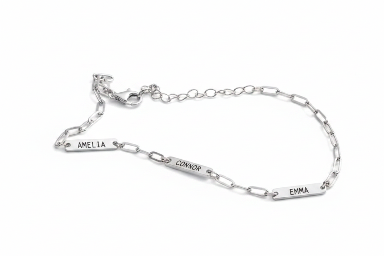 Bracelet argent sur fond blanc