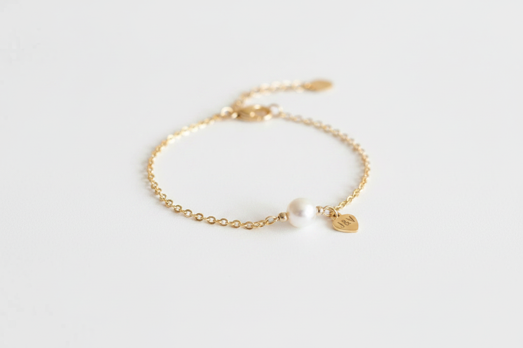 Bracelet perle cœur fond blanc
