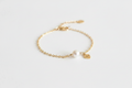 Bracelet perle cœur fond blanc