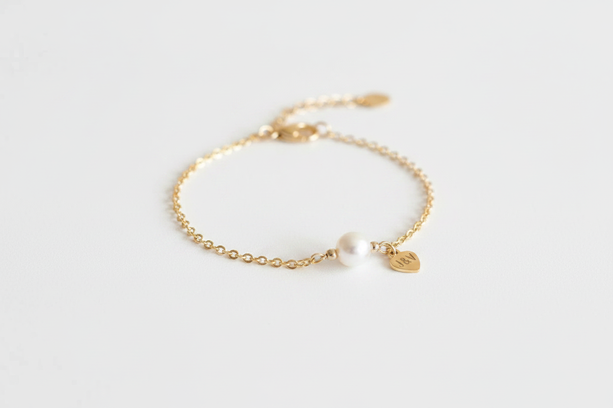 Bracelet perle cœur fond blanc