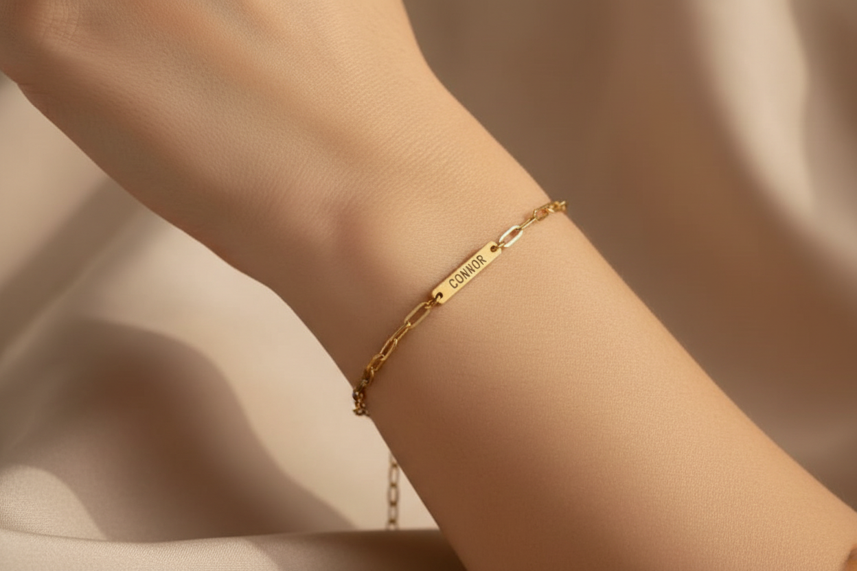 Bracelet unique porté au poignet