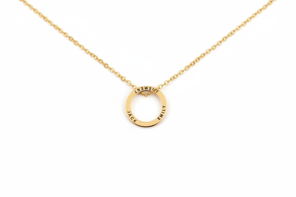 Collier cercle prénoms fond blanc v4