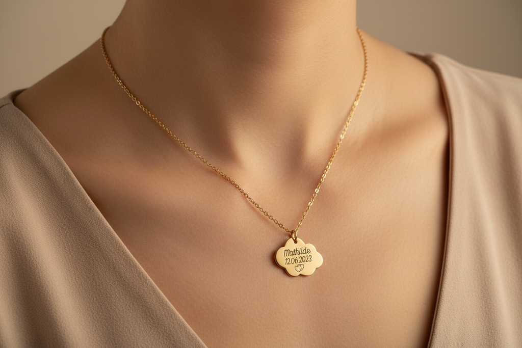 Collier nuage fleur lifestyle porté
